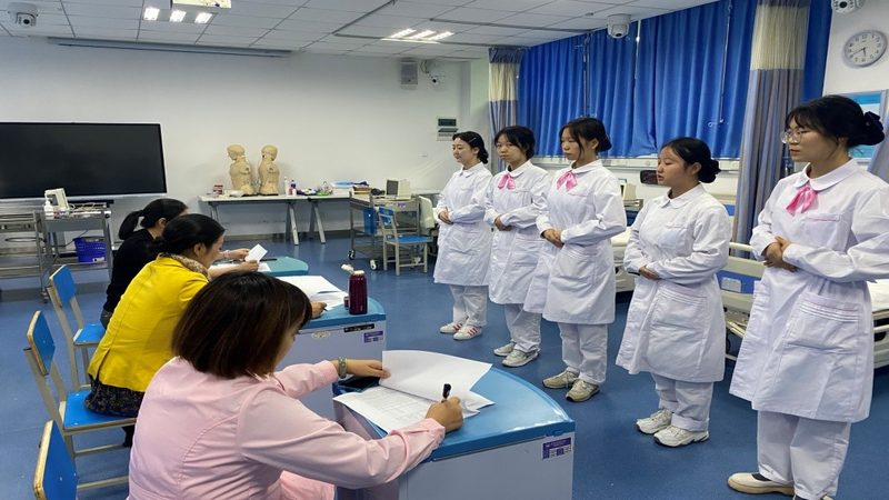育儿嫂年龄多大合适？揭秘育儿嫂的黄金年龄段