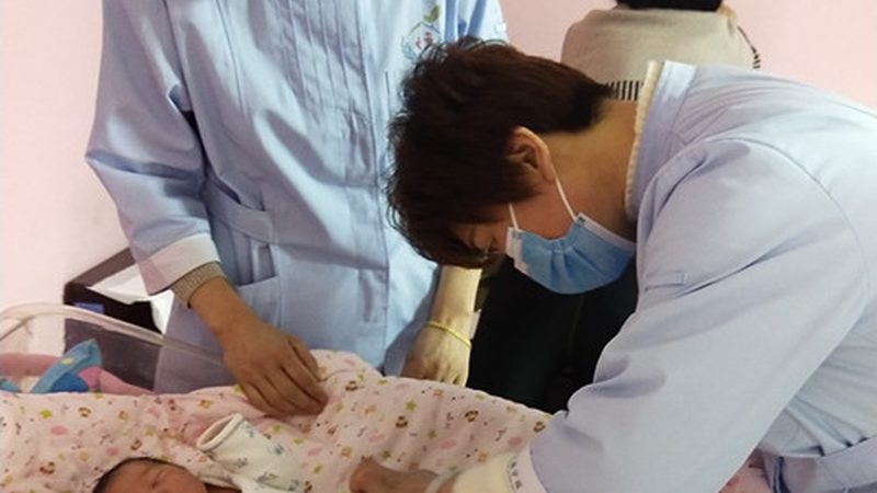 母婴服务公司加盟，如何规避潜在风险？**