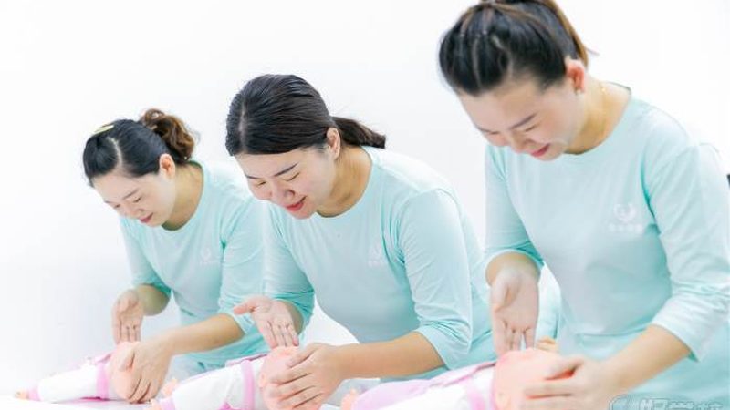 新生儿护理：科学步骤与价格对比解析